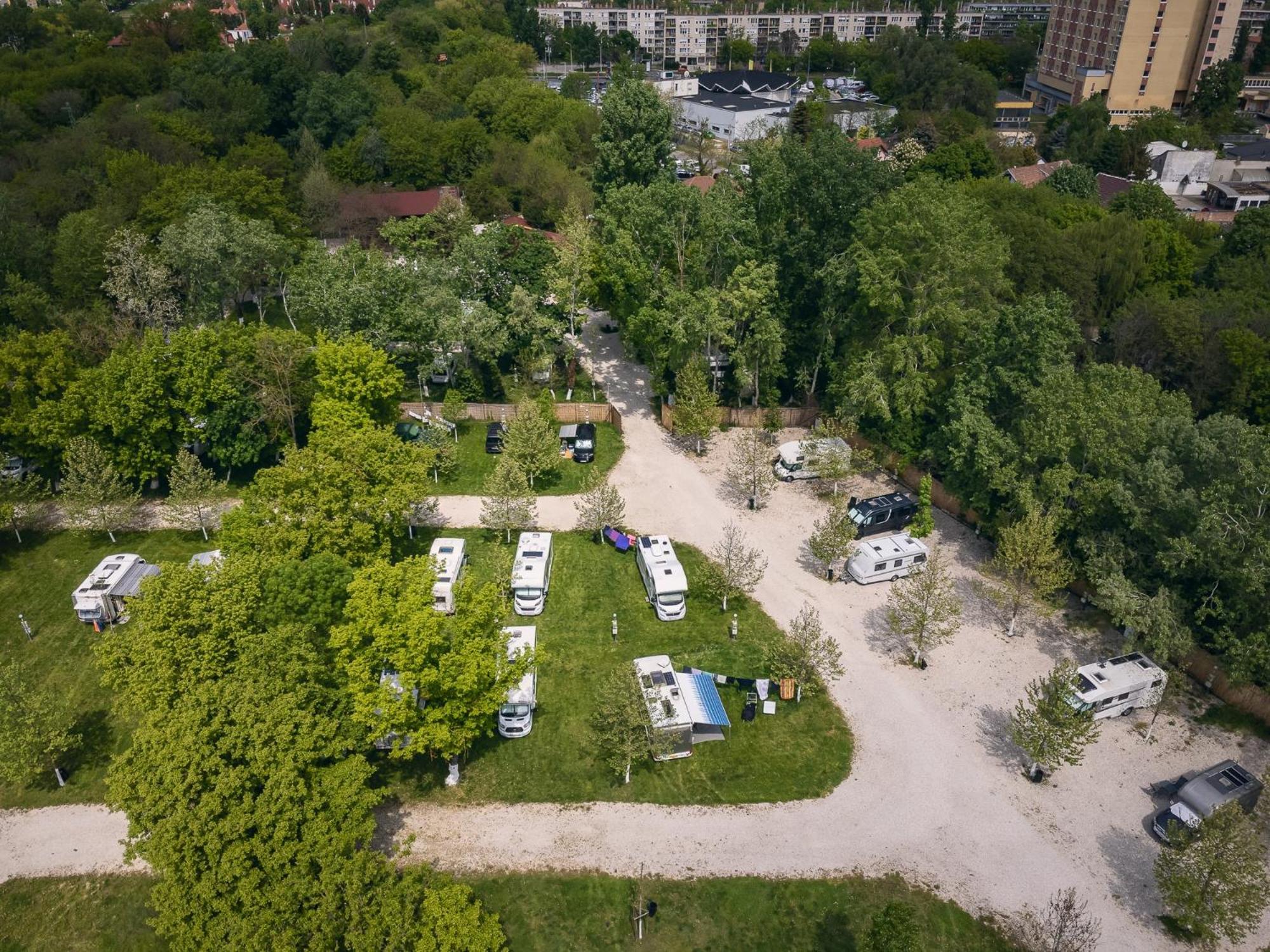 Arena Kemping & Vendeghaz Hotel Boedapest Buitenkant foto